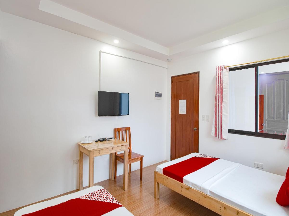 Oyo 777 Rn Guesthouse Moalboal Exterior photo