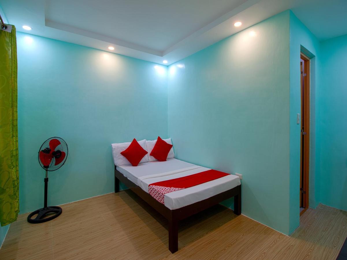 Oyo 777 Rn Guesthouse Moalboal Exterior photo